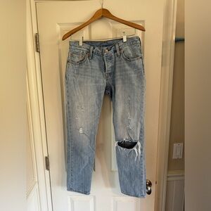 Boyfriend Levi’s jeans